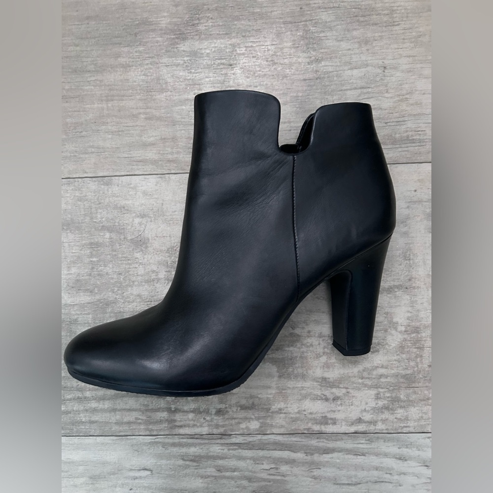 Sam Edelman Women's Black Leather Ankle Booties size 10